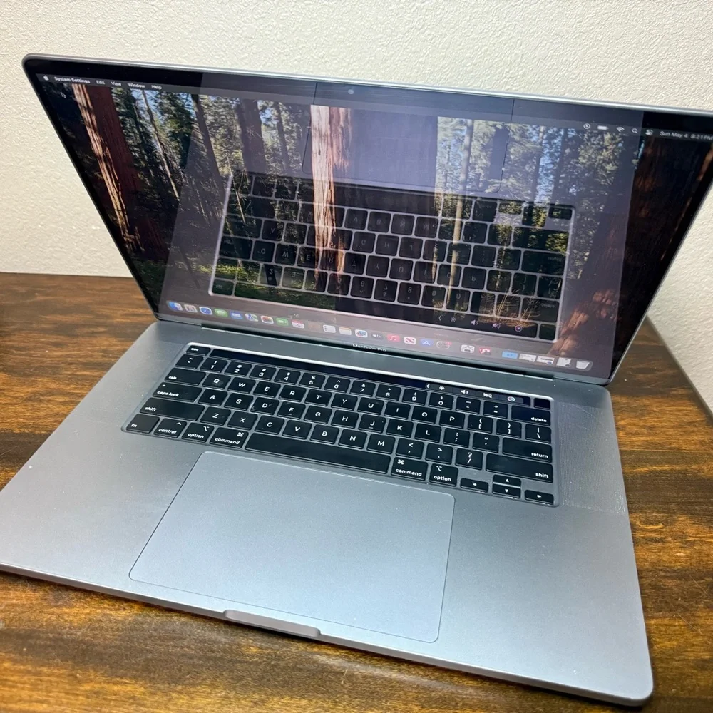 Apple MacBook Pro Laptop